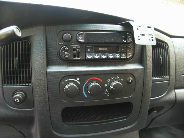 2004 Dodge Ram 1500 4dr LX 4WD Auto