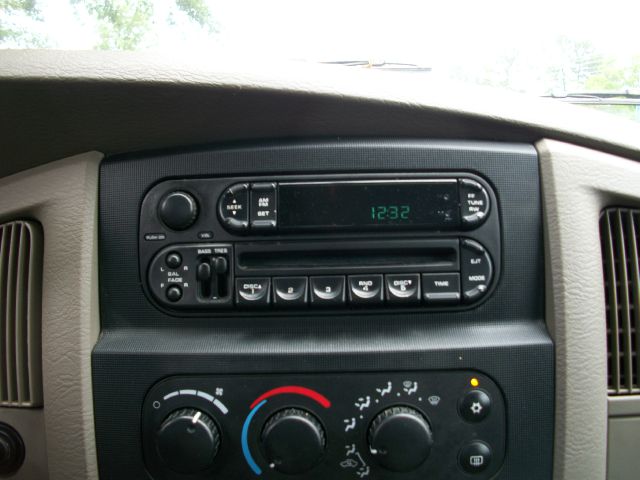 2004 Dodge Ram 1500 LS ES