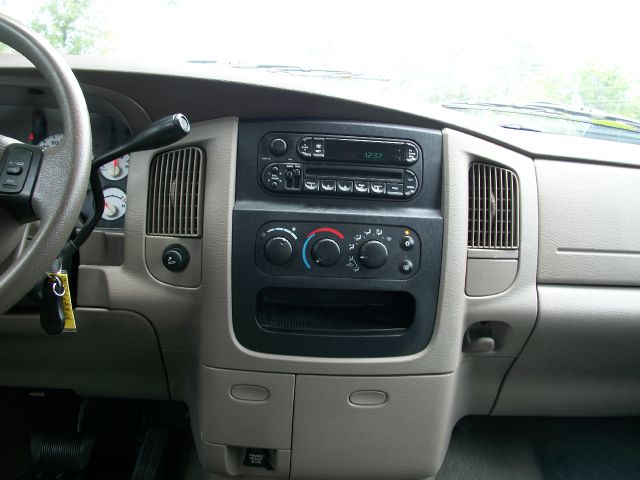 2004 Dodge Ram 1500 LS ES