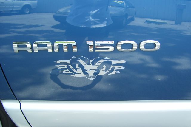 2004 Dodge Ram 1500 LS ES