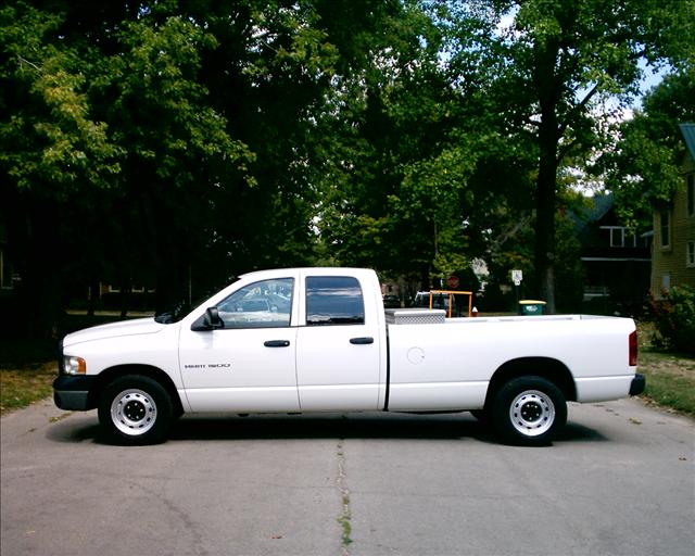 2004 Dodge Ram 1500 AWD MAKE IT Shine