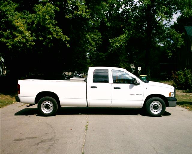 2004 Dodge Ram 1500 AWD MAKE IT Shine