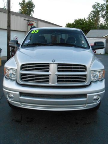 2005 Dodge Ram 1500 4dr 114 WB XLT 4WD