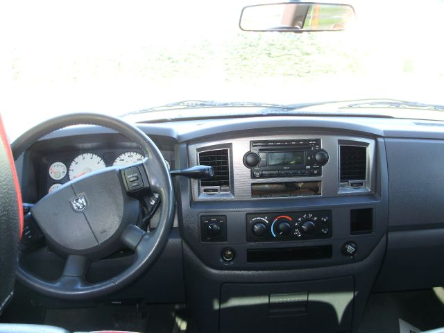 2006 Dodge Ram 1500 4dr LX 4WD Auto