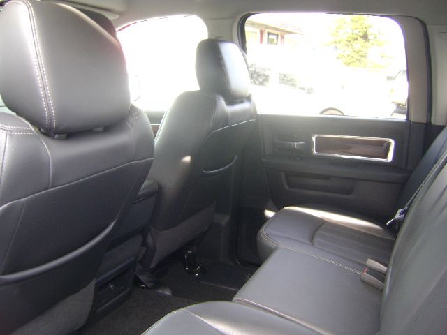 2009 Dodge Ram 1500 2WD Crew Cab 143.5