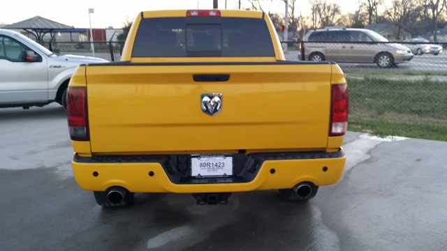 2009 Dodge Ram 1500 2WD Crew Cab 143.5