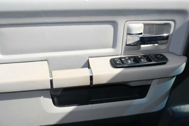 2009 Dodge Ram 1500 2WD Crew Cab 143.5