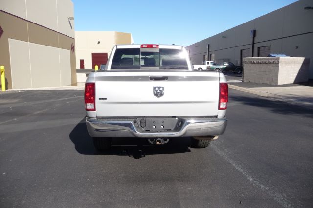 2009 Dodge Ram 1500 2WD Crew Cab 143.5