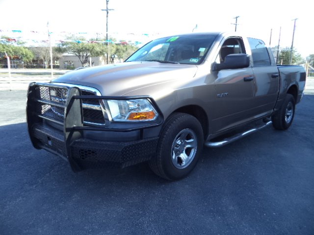 2010 Dodge Ram 1500 2WD Crew Cab 143.5