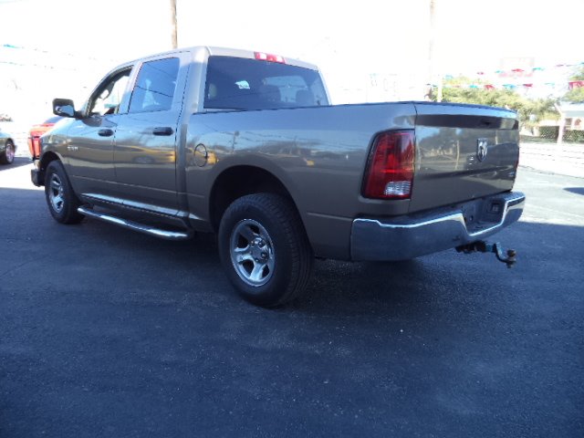 2010 Dodge Ram 1500 2WD Crew Cab 143.5