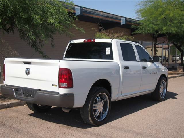2011 Dodge Ram 1500 2WD Crew Cab 143.5