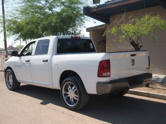 2011 Dodge Ram 1500 2WD Crew Cab 143.5