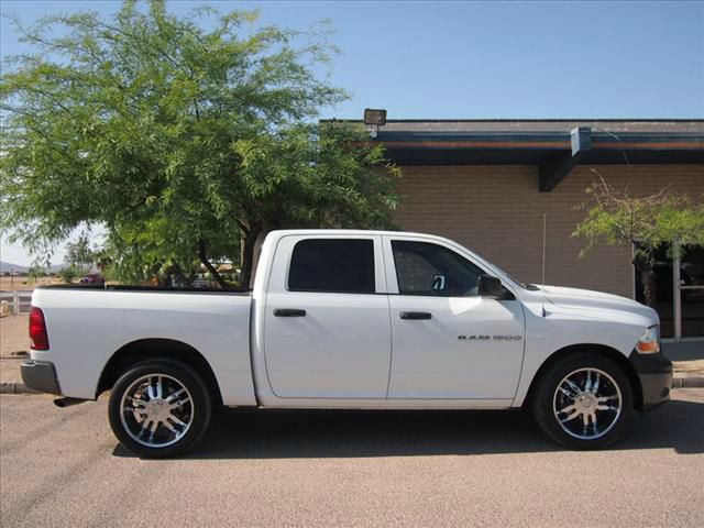 2011 Dodge Ram 1500 2WD Crew Cab 143.5