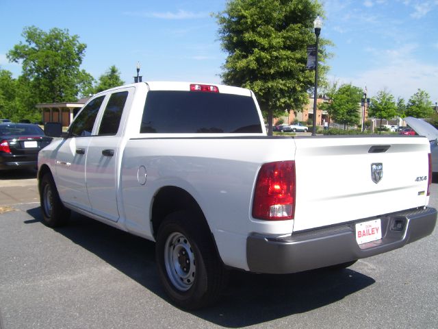 2011 Dodge Ram 1500 4dr LX 4WD Auto