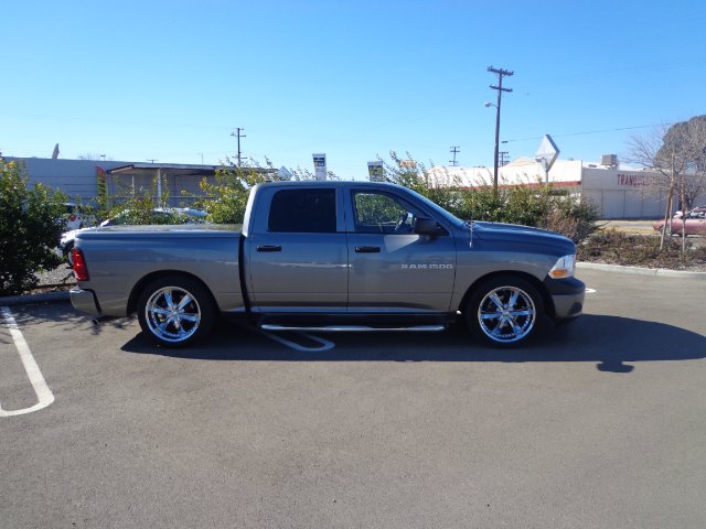 2011 Dodge Ram 1500 2WD Crew Cab 143.5