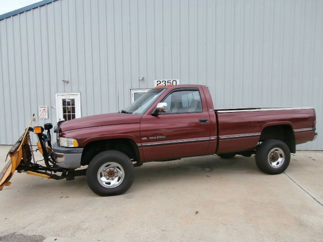 1996 Dodge Ram 2500 4WD 4dr V6 SR5 (natl)