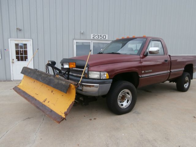 1996 Dodge Ram 2500 4WD 4dr V6 SR5 (natl)