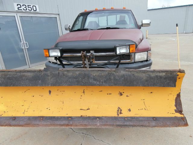 1996 Dodge Ram 2500 4WD 4dr V6 SR5 (natl)
