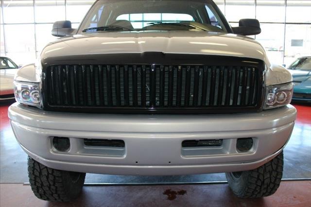 1999 Dodge Ram 2500 3/4 Ton - 4x4 Wheelstires