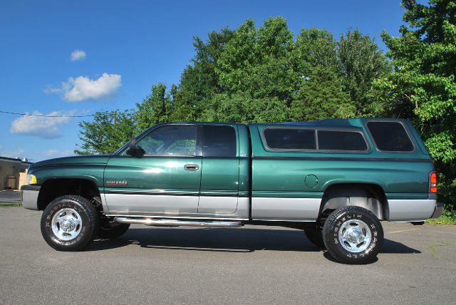 2000 Dodge Ram 2500 4dr X V6 Manual 2WD
