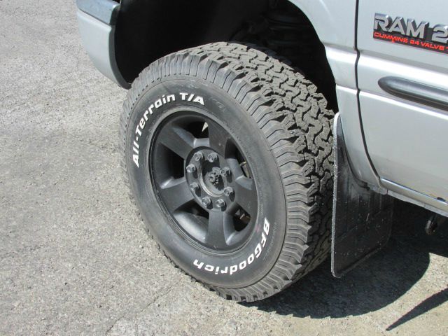 2001 Dodge Ram 2500 323i 4dr Sdn Sedan