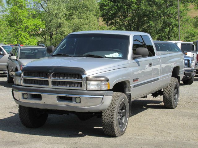 2001 Dodge Ram 2500 323i 4dr Sdn Sedan
