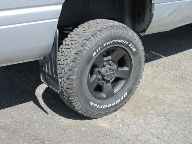 2001 Dodge Ram 2500 323i 4dr Sdn Sedan