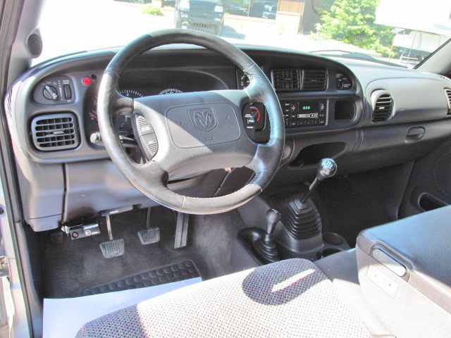 2001 Dodge Ram 2500 323i 4dr Sdn Sedan