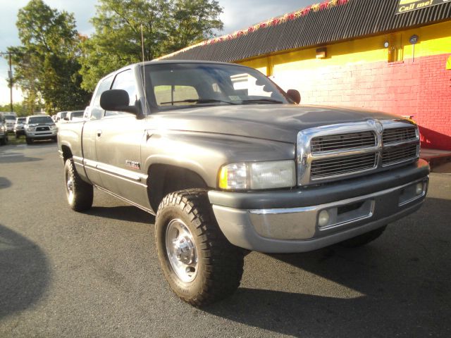 2002 Dodge Ram 2500 V8 Sedan