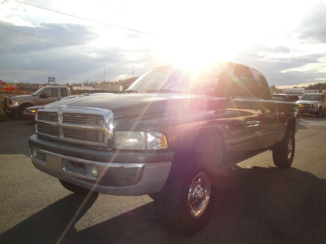 2002 Dodge Ram 2500 V8 Sedan