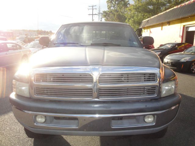 2002 Dodge Ram 2500 V8 Sedan