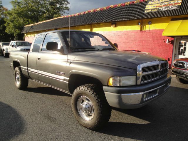 2002 Dodge Ram 2500 V8 Sedan