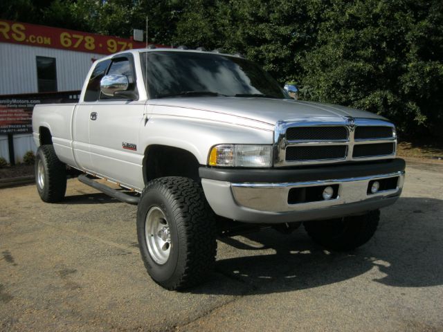 2002 Dodge Ram 2500 EX W/ Leather And DVD