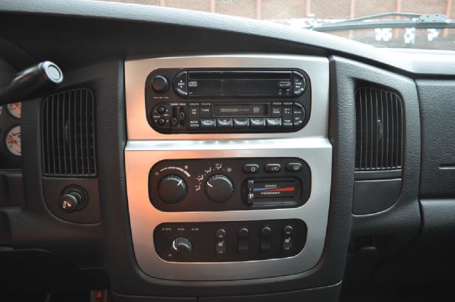 2004 Dodge Ram 2500 4d Wagon AWD