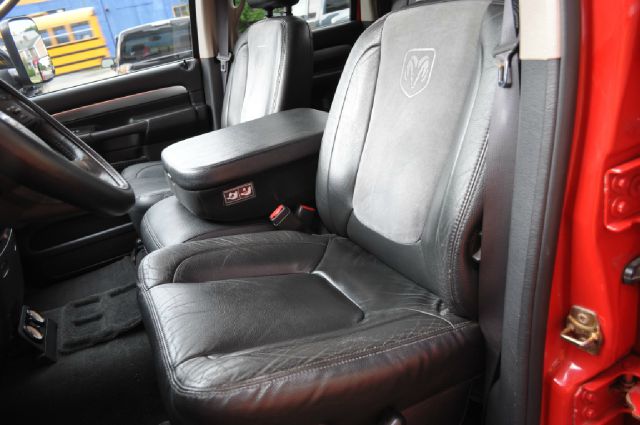 2004 Dodge Ram 2500 4d Wagon AWD