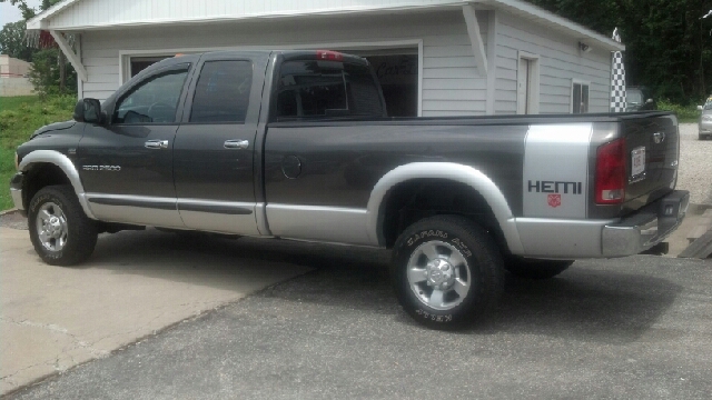 2004 Dodge Ram 2500 4dr 4WD EXT LS 4x4 SUV