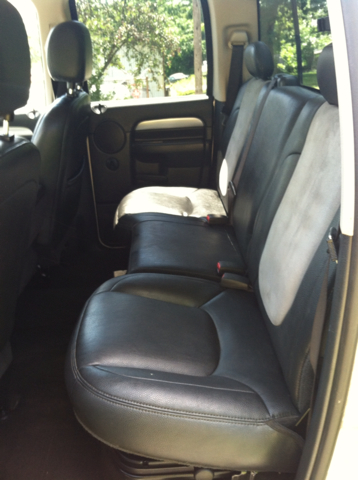 2004 Dodge Ram 2500 4d Wagon AWD