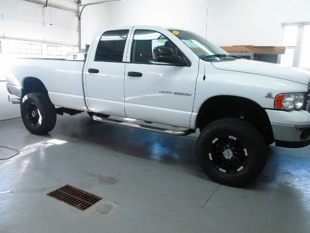 2005 Dodge Ram 2500 4dr 4WD EXT LS 4x4 SUV