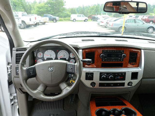 2006 Dodge Ram 2500 4d Wagon AWD