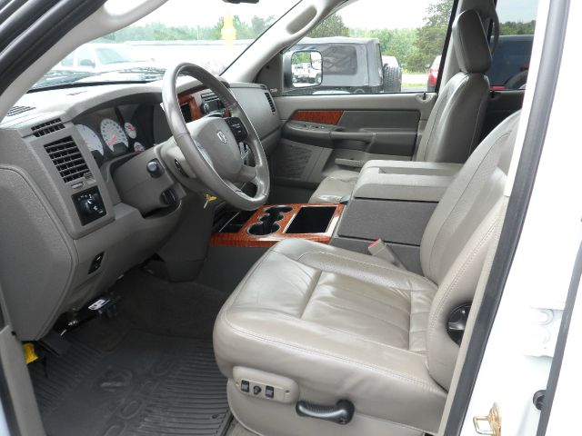 2006 Dodge Ram 2500 4d Wagon AWD
