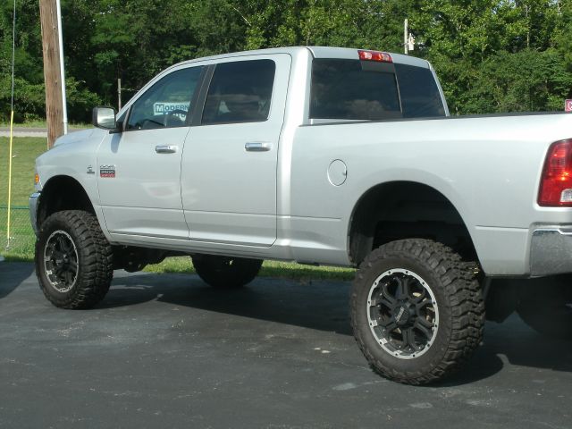 2011 Dodge Ram 2500 SLE Sierra 2WD
