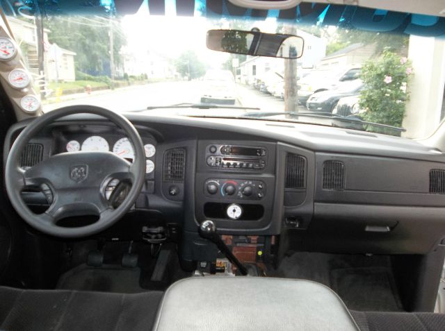 2003 Dodge Ram 3500 4dr 4WD EXT LS 4x4 SUV