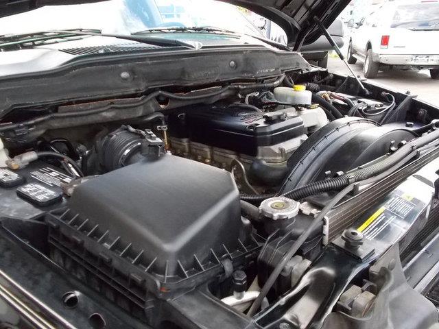 2005 Dodge Ram 3500 2011 Nissan Juke SV