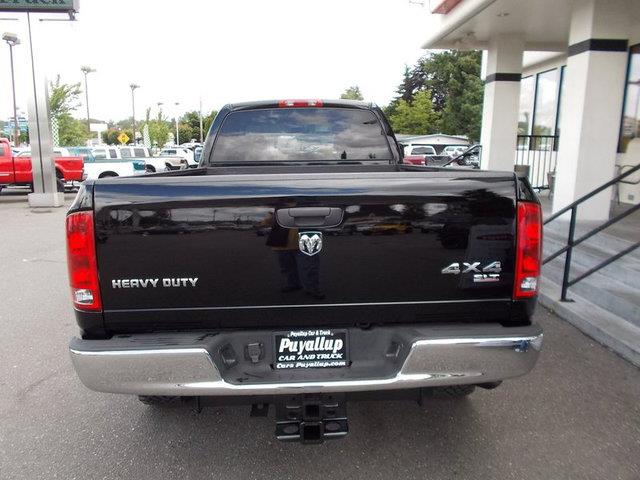 2005 Dodge Ram 3500 2011 Nissan Juke SV