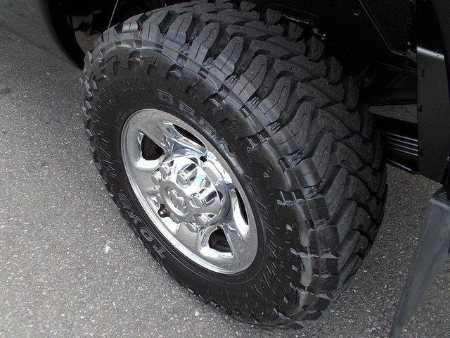 2005 Dodge Ram 3500 2011 Nissan Juke SV