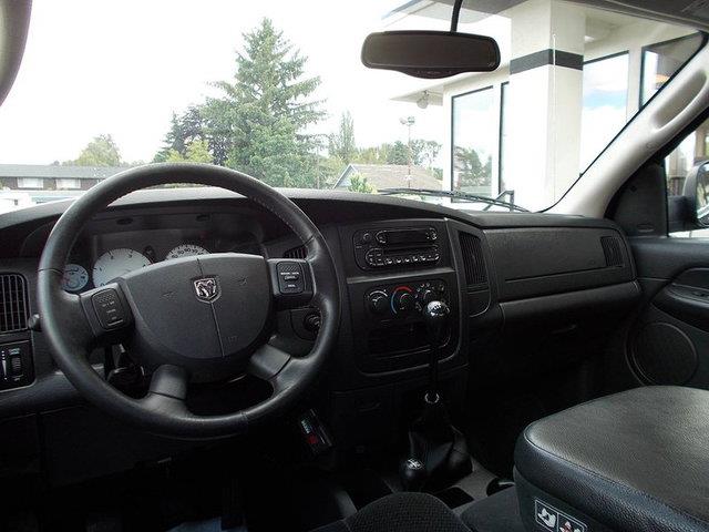 2005 Dodge Ram 3500 2011 Nissan Juke SV