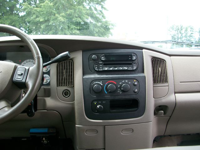 2005 Dodge Ram 3500 4dr 114 WB XLT 4WD