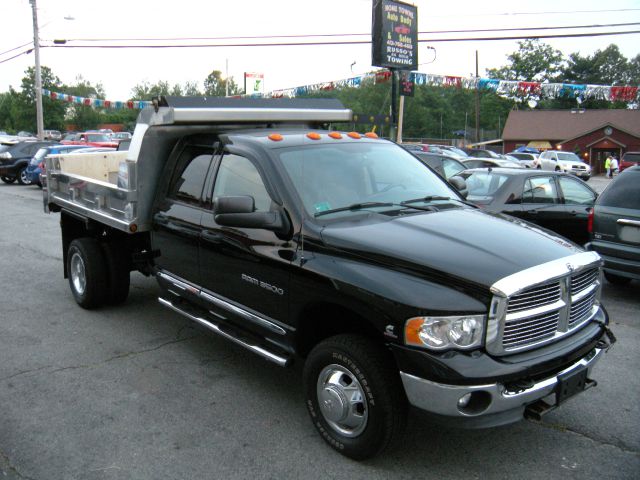 2005 Dodge Ram 3500 2WD Crew Cab 143.5
