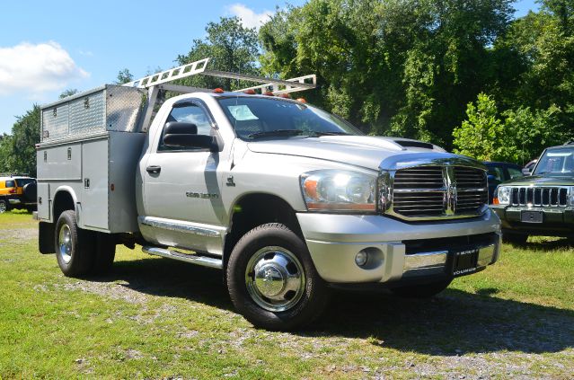 2006 Dodge Ram 3500 2WD Double Cab Standard Bed 5.7L V8 (SE) Truck
