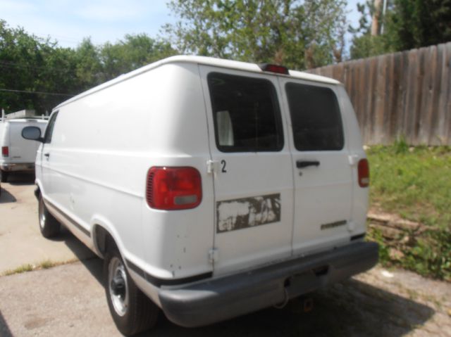 2002 Dodge Ram Cargo L.T. 4-w.d. 5.3L